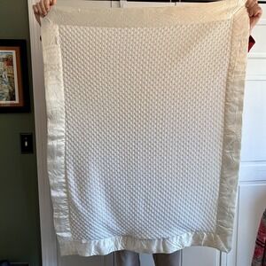 Vintage Quiltex White Infant Baby Blanket Satin Edge Binding  Acrylic Lattice